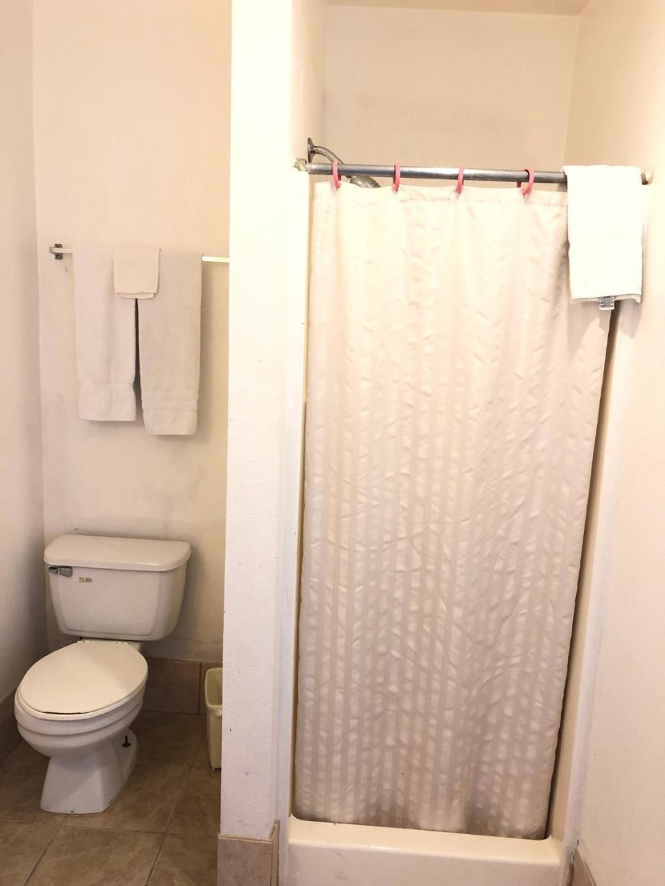 Sparks Deluxe Inn Motel מראה חיצוני תמונה