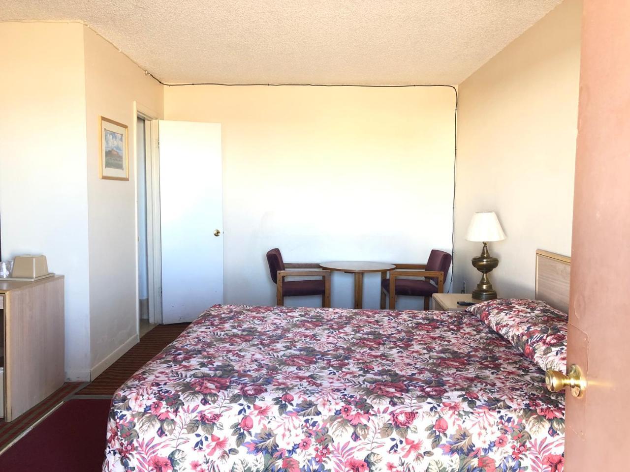 Sparks Deluxe Inn Motel מראה חיצוני תמונה