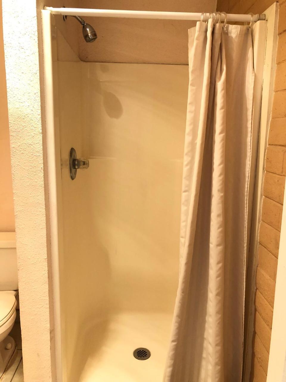 Sparks Deluxe Inn Motel מראה חיצוני תמונה