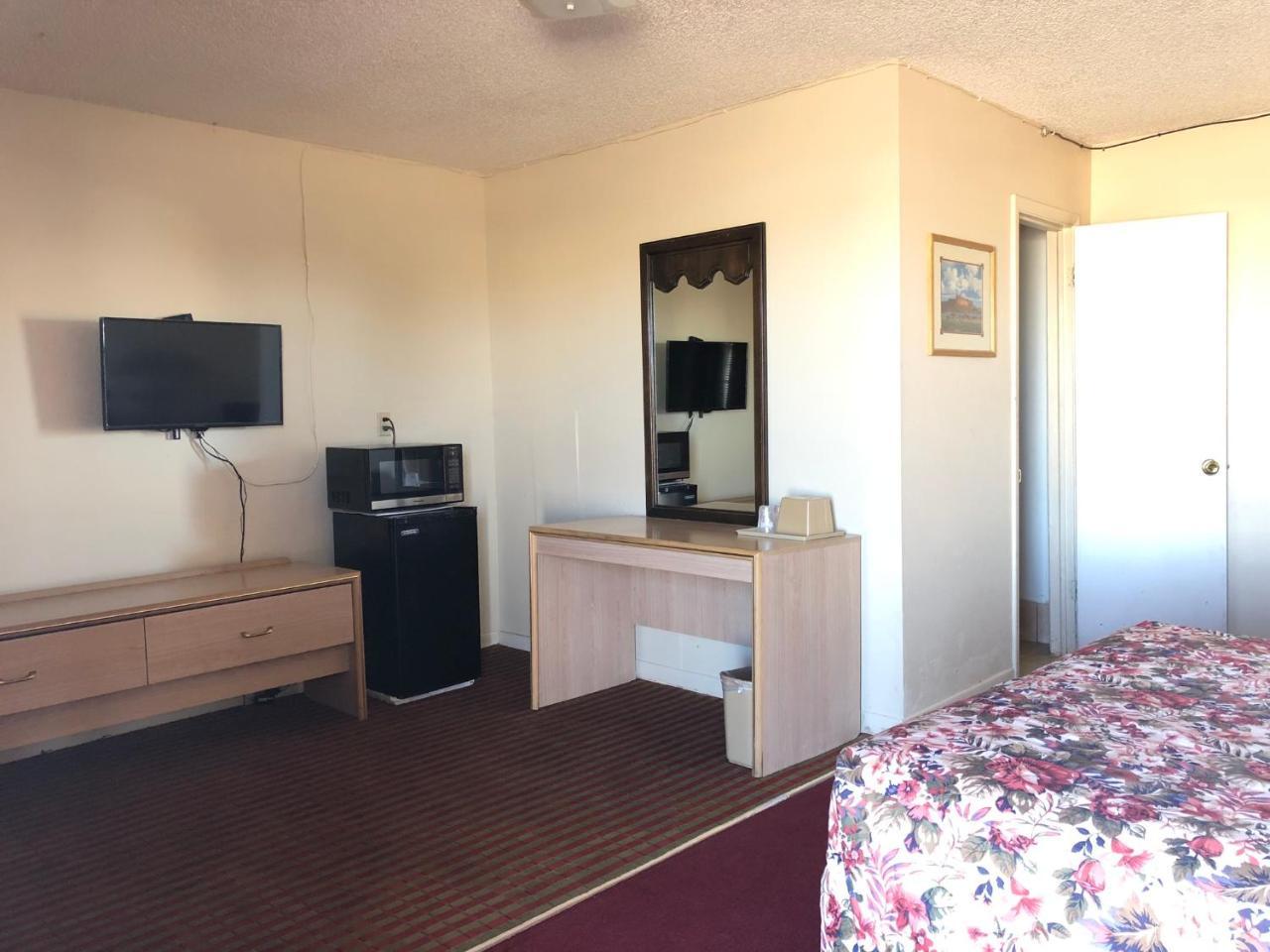 Sparks Deluxe Inn Motel מראה חיצוני תמונה