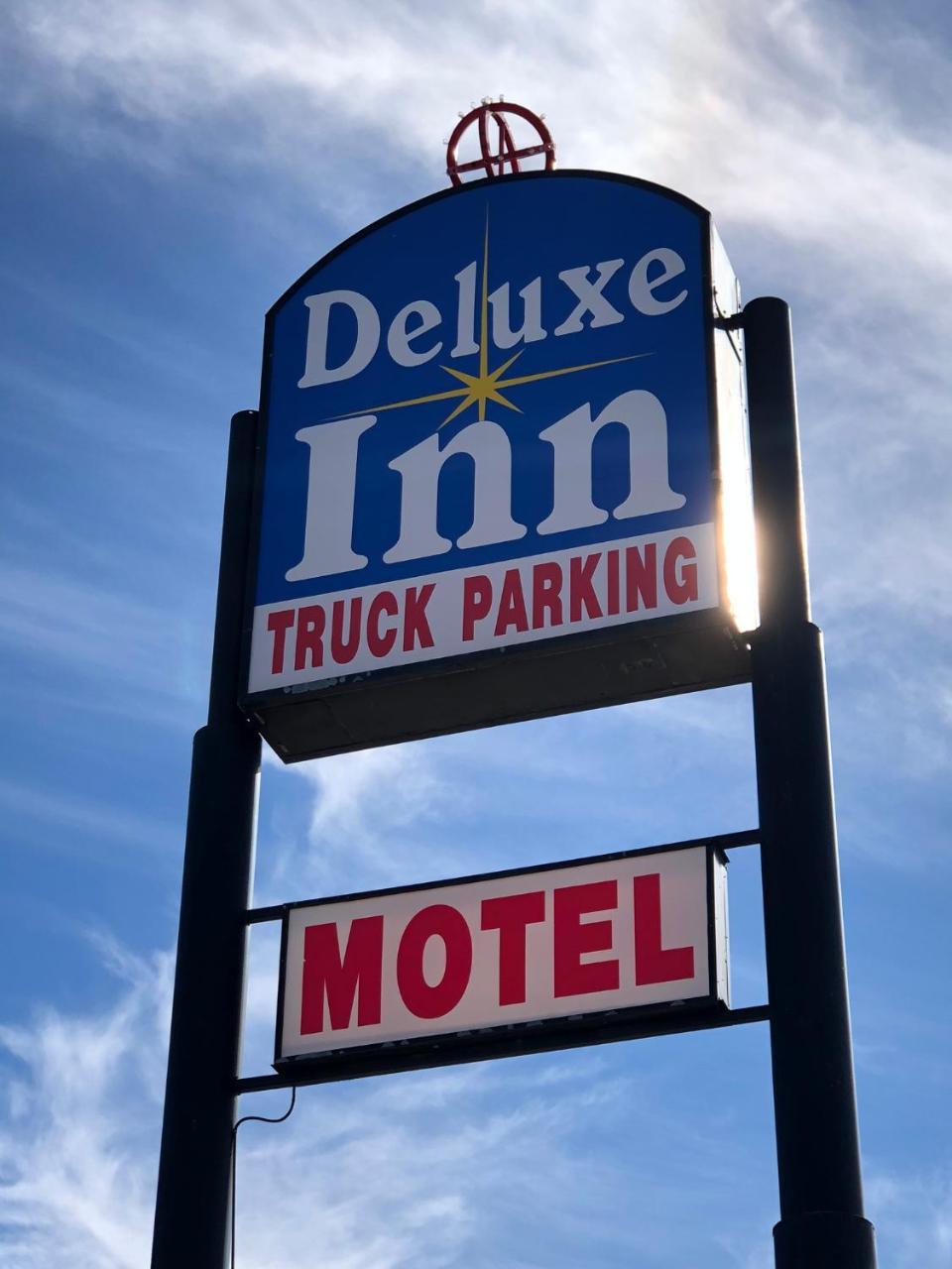 Sparks Deluxe Inn Motel מראה חיצוני תמונה
